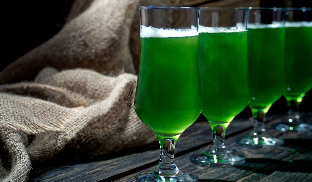 How to Make Green Beer Without Food Coloring