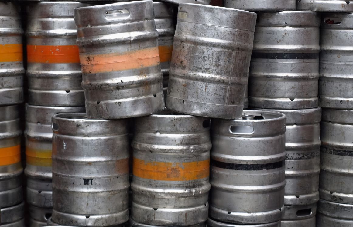 How Do Breweries Clean Kegs?